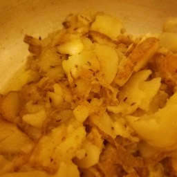 Zeera Aloo (Potatoes With Cumin Seeds)