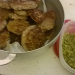 Celery Chutney With Aloo Tiki Brain Cutlet